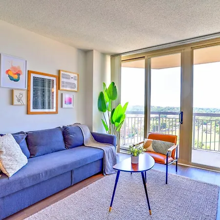 Spacious Apt In Ballston W Gym & Great Amenities